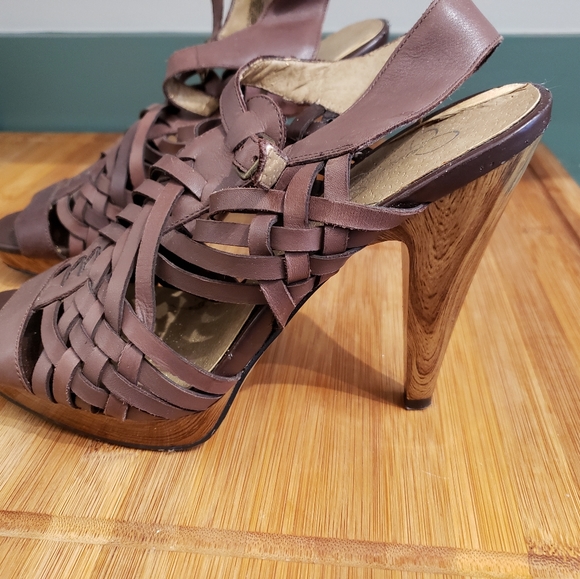 JESSICA SIMPSON BROWN AND WOOD 7.5 HEELS - Picture 2 of 7